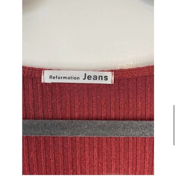 Reformation Bardot Knit Top Rust Color Ribbed
Fitted Shirt Size Large - Picture 6 of 8